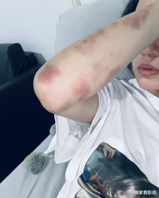 母其弥雅|国庆档最性感女演员，导演夸她像杨紫琼，却被质疑“装武打高手”