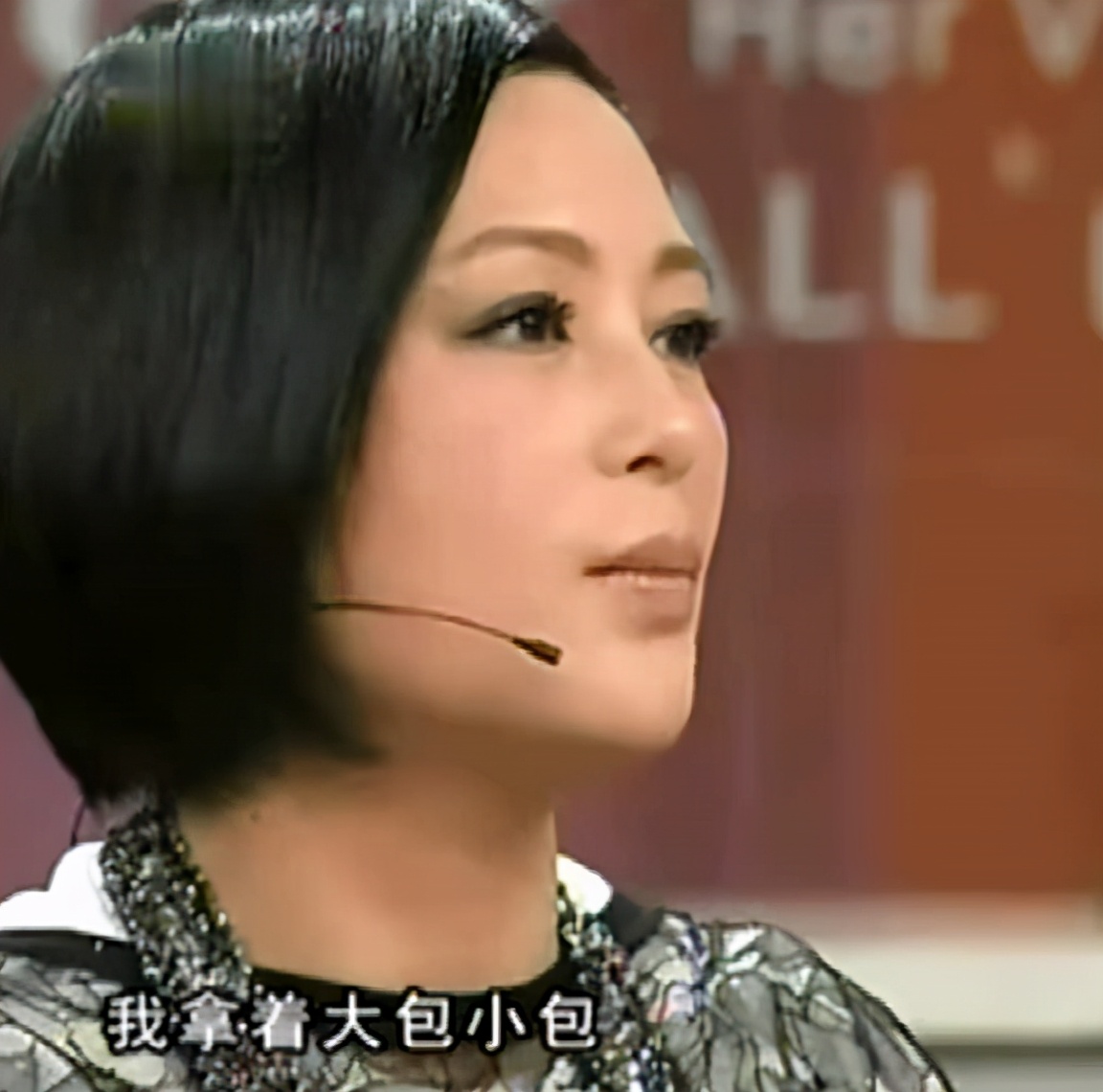 陈凯歌|陈凯歌老婆参加奢华晚宴，打扮朴素气质绝佳，51岁逆生长似冻龄