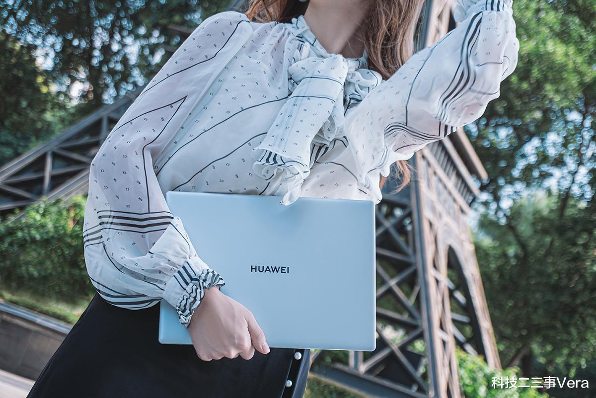 笔记本|两根手指就能带走的笔记本：华为MateBook X图赏