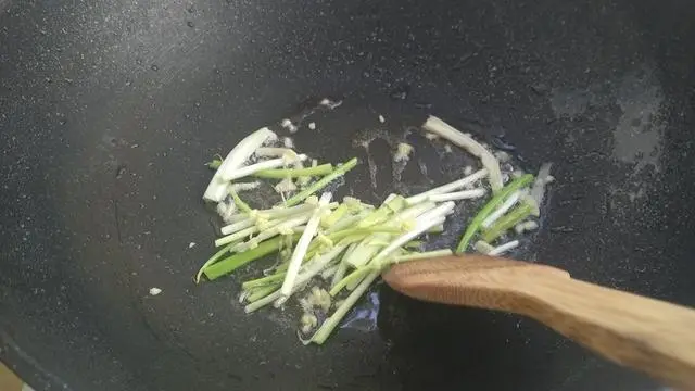 香菜|“天然青霉素”被发现，隔天吃1次，清肺热止咳，冬天要常吃