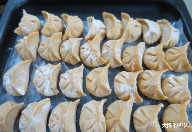 饺子|包好饺子，直接冻冰箱就错了！教你2个方法，放半年不开裂不粘连