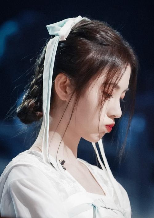 [鞠婧祎]鞠婧祎上综艺太假遭群嘲，想笑不敢笑，还要避开五官