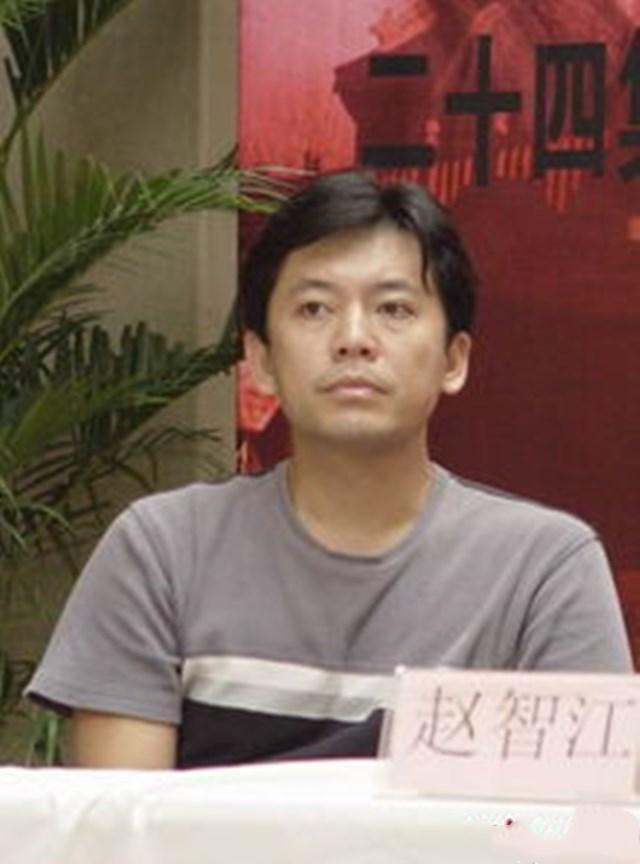 学霸|\人生赢家\何政军：娶小8岁娇妻，相爱30年生活幸福，女儿是学霸