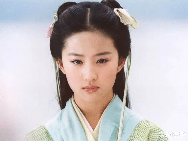 『谢娜』32岁刘亦菲高颜值，外媒却将她赶下神坛，这颜值你给几分？