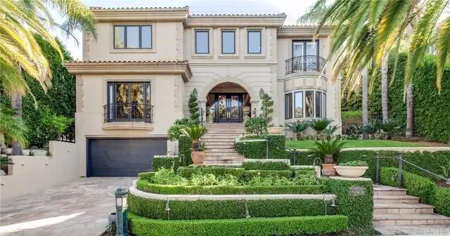 ▲董卿美国6000万豪宅抛售，占地面积2000平，每年要交76万房产税！