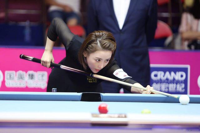 []最美台球裁判在线征婚，称想要生4个孩子，政策了允许吗？