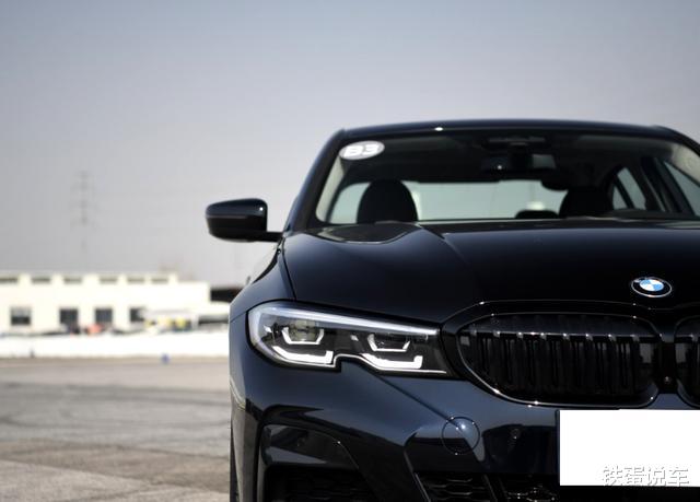 【丰田凯美瑞】宝马3系330iM运动曜夜套装,车上的中国特供配置,令国外车友羡慕