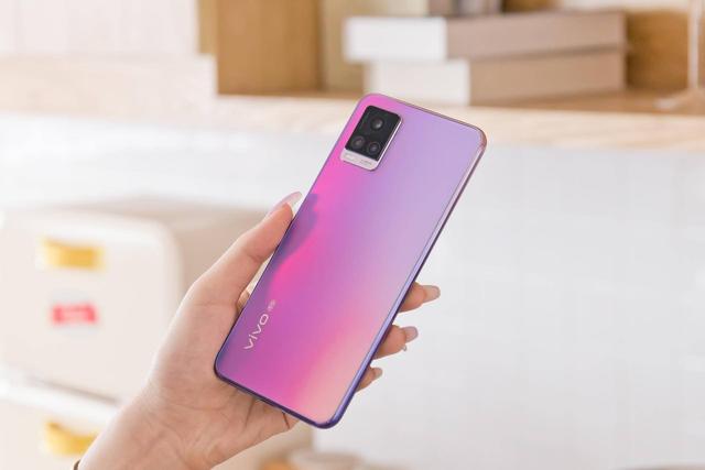 vivo|vivo官宣电致变色技术，让用户自定义手机后盖颜色