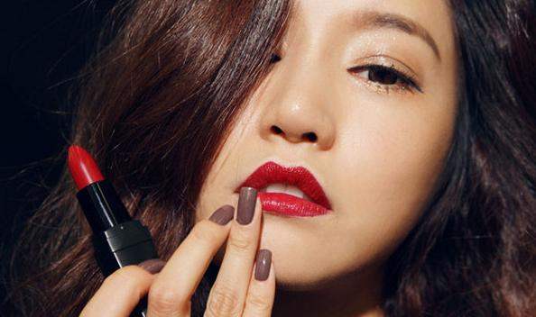 【口红】心机女孩，出门必备的五大口红，百变妆容从口红开始