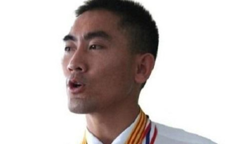 幼儿园|当年，那个带着疯母从初中上完大学的苦孩子，现今如何？