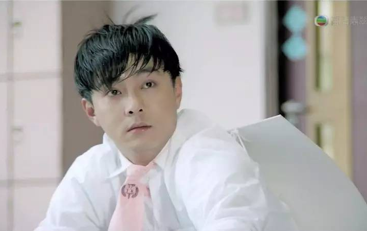 【周星驰】他当年为打压周星驰，请半个娱乐圈明星助阵这部作品，结果票房沦为笑柄！