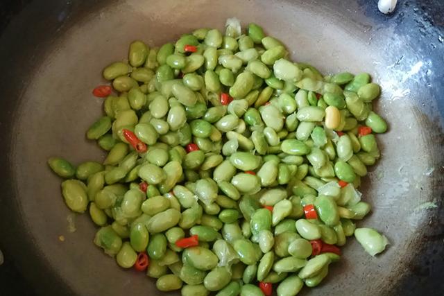 毛豆|它才是蔬菜中的“纤维冠军”,刮油、排宿便超强,女人吃瘦得快