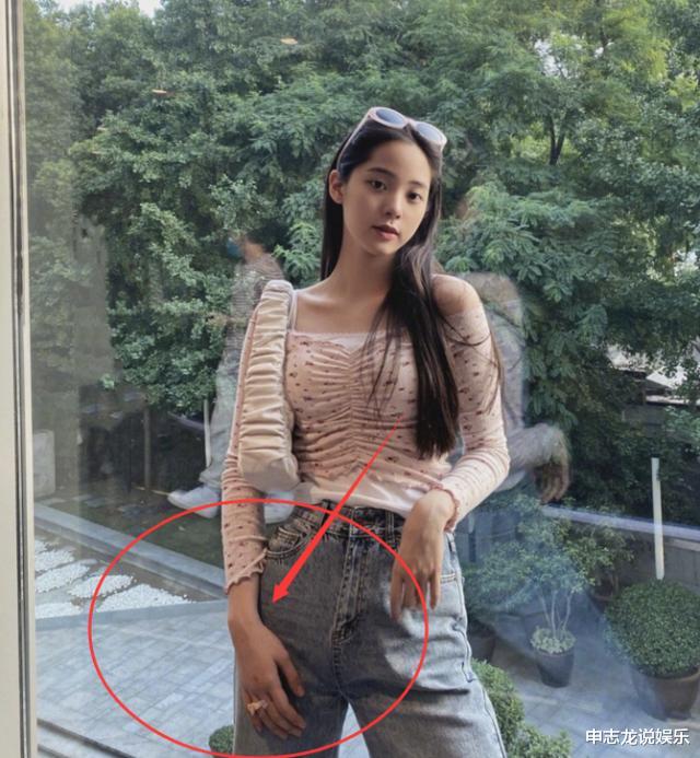 欧阳娜娜|有种发育过剩叫欧阳娜娜的手,看到她伸开手掌的形状,是个巨人吧