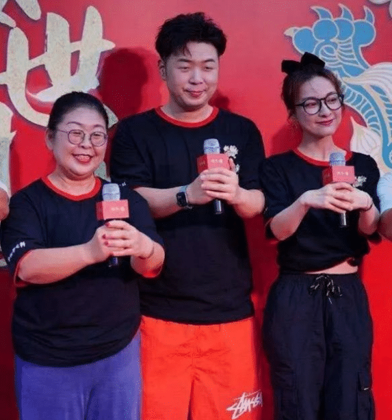 吴昕|吴昕瘦了好多，现身杜海涛火锅店，路人生图37岁状态太真实