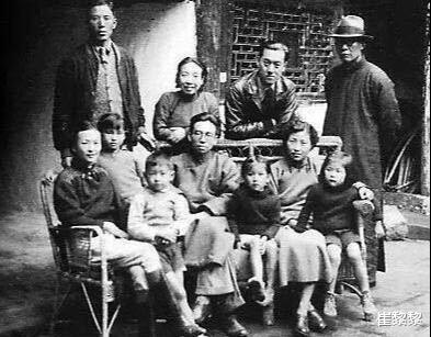 『梁启超』梁启超的妾，一生无名分，为梁家养出了九子才俊，82岁却曝尸牛棚