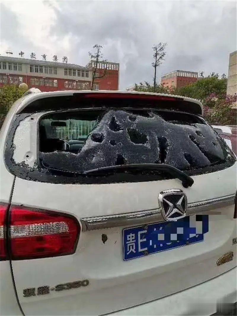 「常州」昨晚贵州多地降下超大冰雹,汽车车窗直接被砸烂
