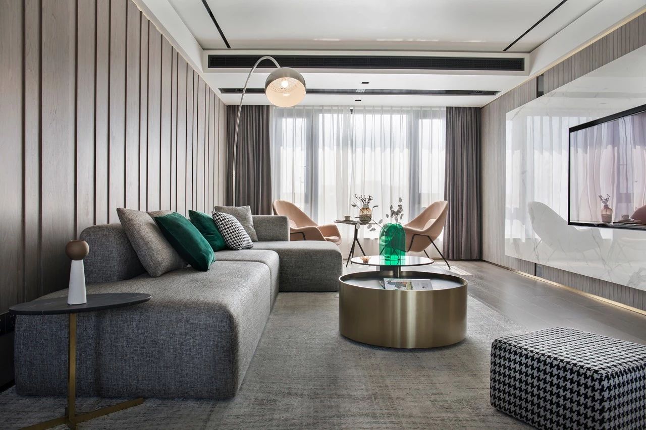 【】轻奢的生活氛围，质朴自然的现代设计。