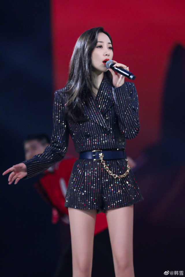 韩雪：韩雪第一次见到农村厕所，下意识说出6个字，暴露真实教养