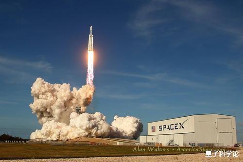 国际空间站|国际空间站漏气了,每天向外撒“黄金”,但NASA找不到这个洞