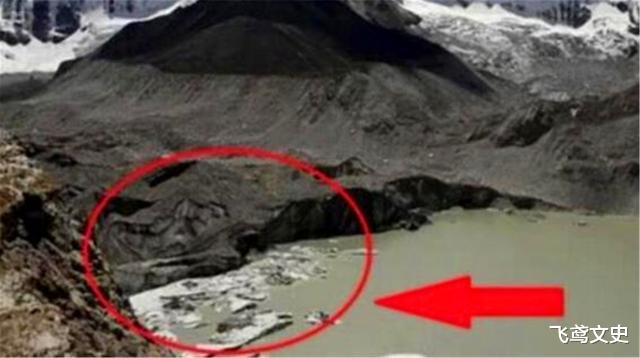 【喜马拉雅山】喜马拉雅山“出事”了？冰雪融化后，湖里出现的一幕让人难以置信