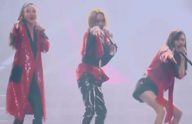 「孟佳」《乘风破浪》二公造型曝光:孟佳阿朵被造型拖累,吴昕成熟风获赞