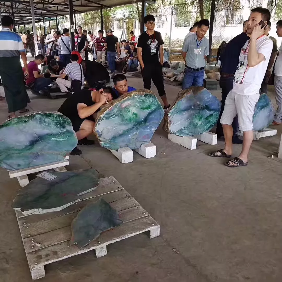 「翡翠」1亿标王实力起货了，只看一眼就令人沦陷了的那种！