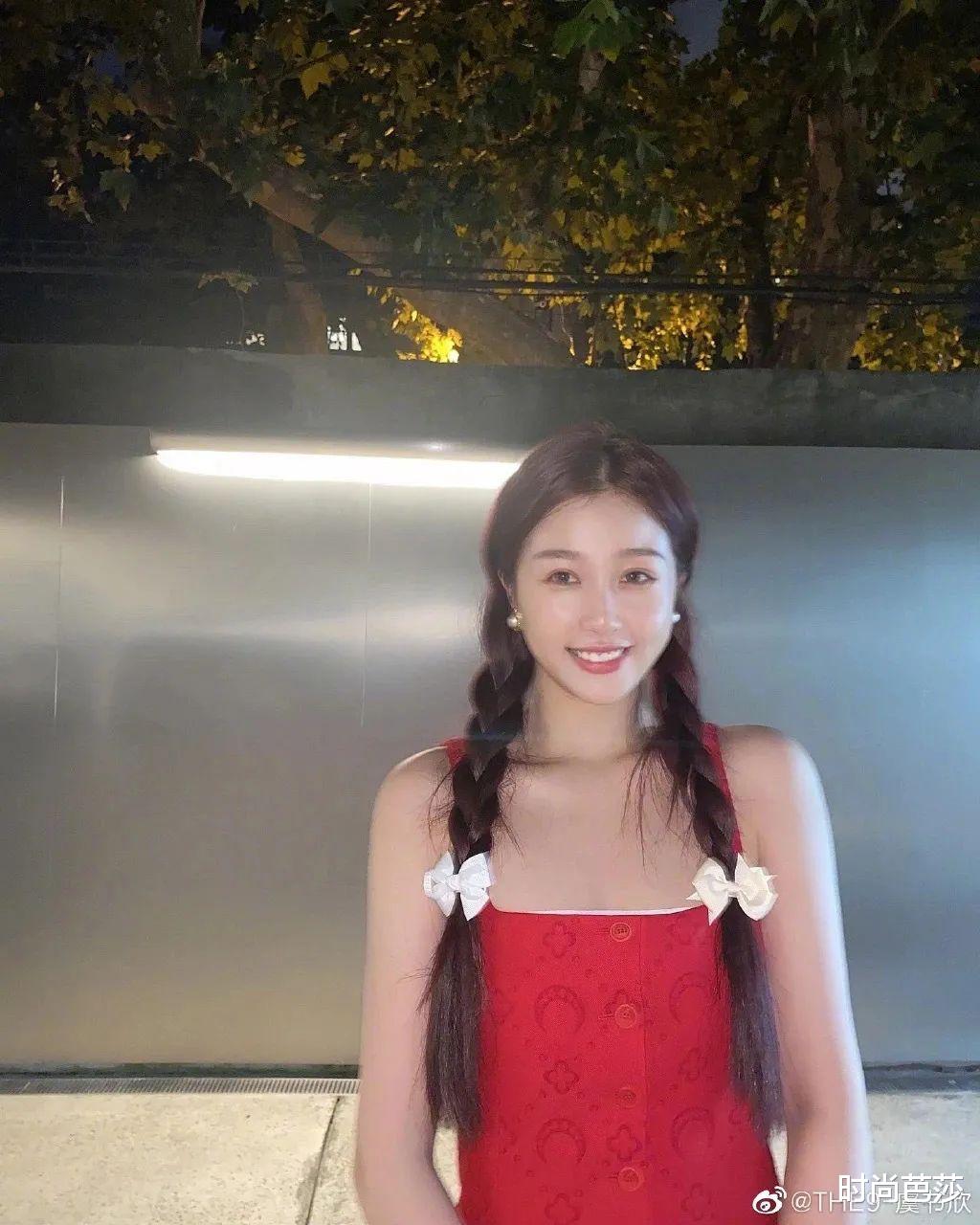 蝴蝶结|戴上蝴蝶结的虞书欣，可不就是在逃公主本人呢？