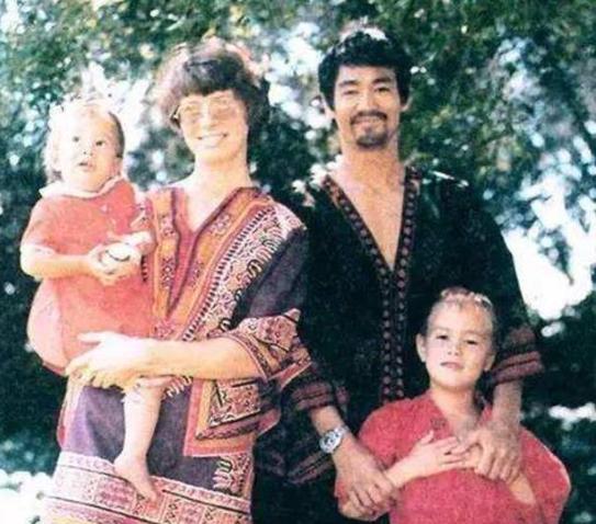 『李小龙』师傅李小龙死后，转身\霸占\师母，汤姆让我看到人性最丑恶一面