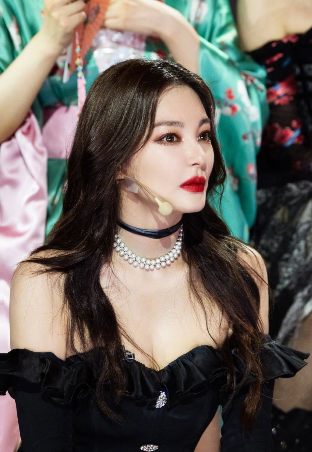 张雨绮|张雨绮豪宅曝光，两次离婚后一人住进三层别墅，单身生活令人羡慕