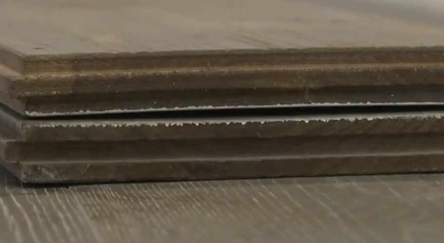 |花7万多买的地板变“瓦片状”,吴先生找到商家,对方反说遭恐吓