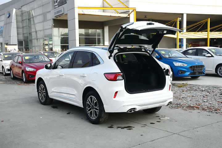 「福特」厚道却卖不动的合资车，入门248马力配8AT，轴距超2米7，不足18万