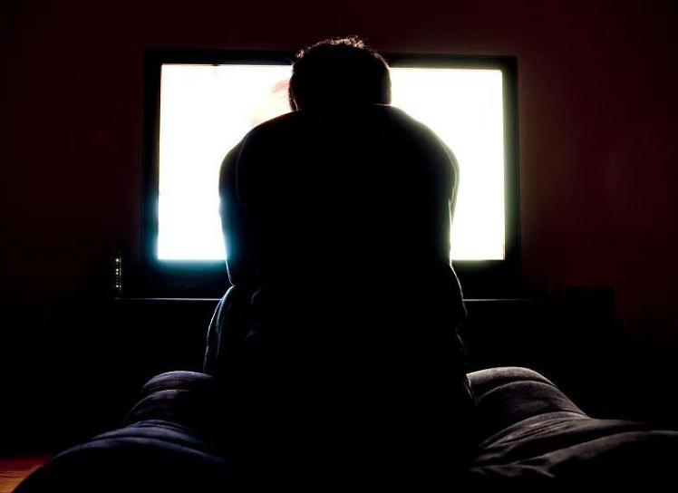 激光电视|客厅新王者登场,200英寸超大屏幕,网友:“视”界变大了