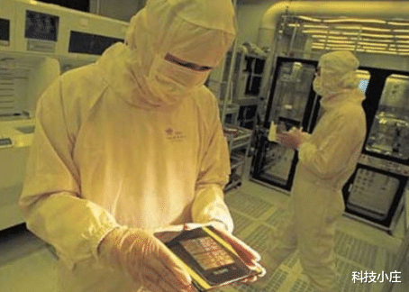 「芯片」中国半导体传来好消息！光刻机材料终于“破冰”，台积电始料不及！