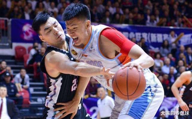 新疆男篮@CBA复赛在即！新疆男篮却遇一烦恼，周琦最好帮手将离队？