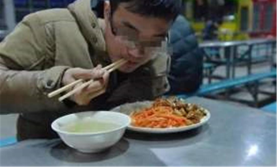 ##“一千八不够花”大学女儿不满每月生活费,要求父母每月给4000