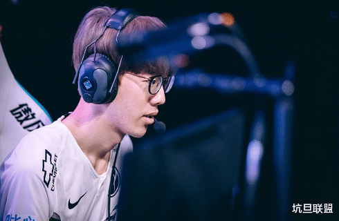 『ig』IG出局后，Rookie令人心疼，一夜未睡还不忘出来祝福LPL