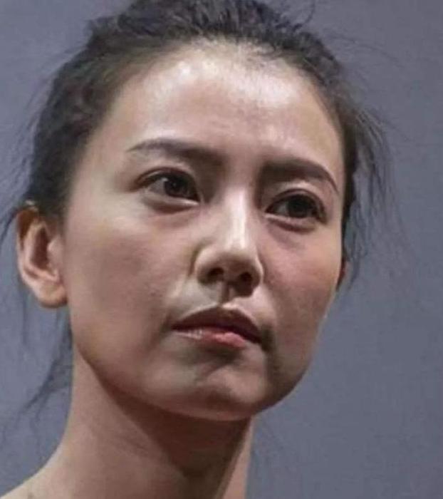 眼霜:吴昕晒出“续命”眼霜,被称眼霜界“爱马仕”,李佳琦:我用2年了