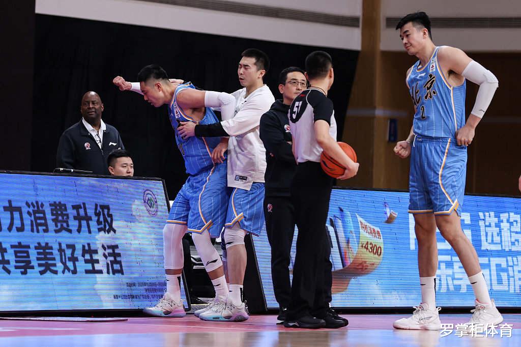 北京男籃|北京隊(duì)退場(chǎng)抗議占理嗎？CBA裁判問題尖銳，汪梅已不是第一次惹事