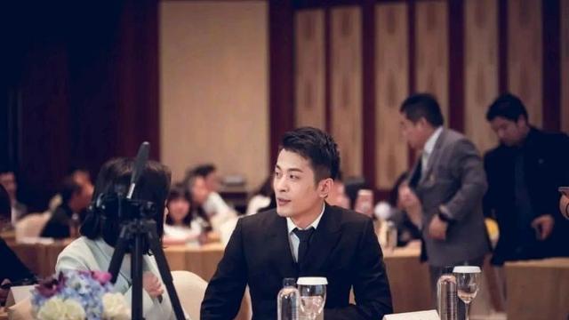 自游创 当初辛巴离开二驴直播间，并与二驴交恶，与一个网红有很大的关系