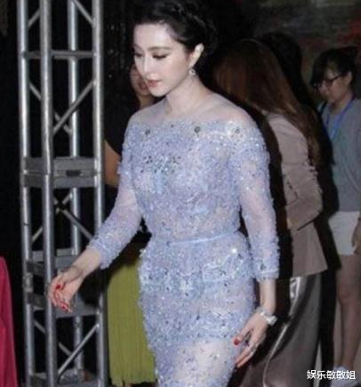 「范冰冰」范冰冰在日本成功复出,广告铺满街道就是尺度有点大,走啥路线啊