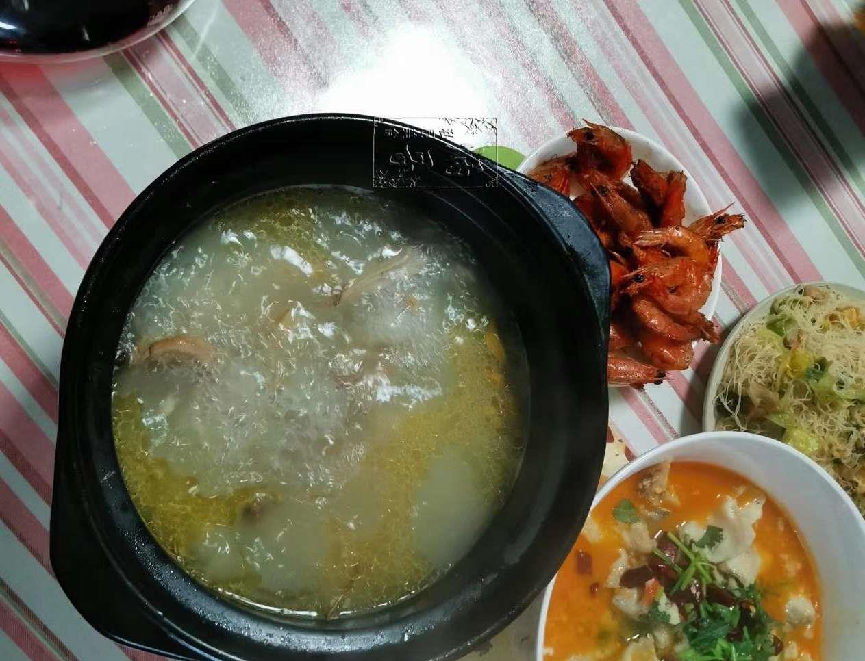 螃蟹|儿子上大学了，老两口庆祝“解放”，朋友圈爆了：儿子是亲生的吗