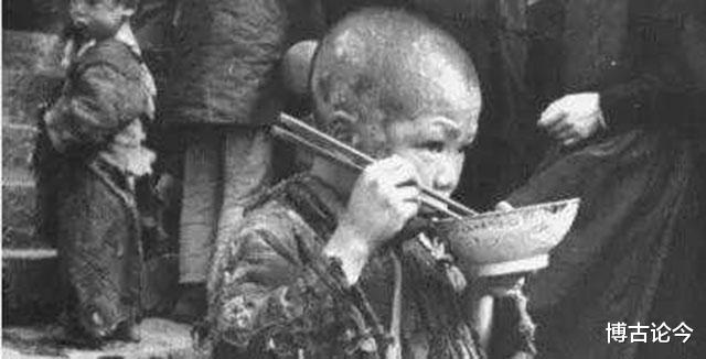 「张咏」古代闹饥荒时，河里鱼虾丰富，为何百姓宁可啃树皮，也不抓鱼吃？