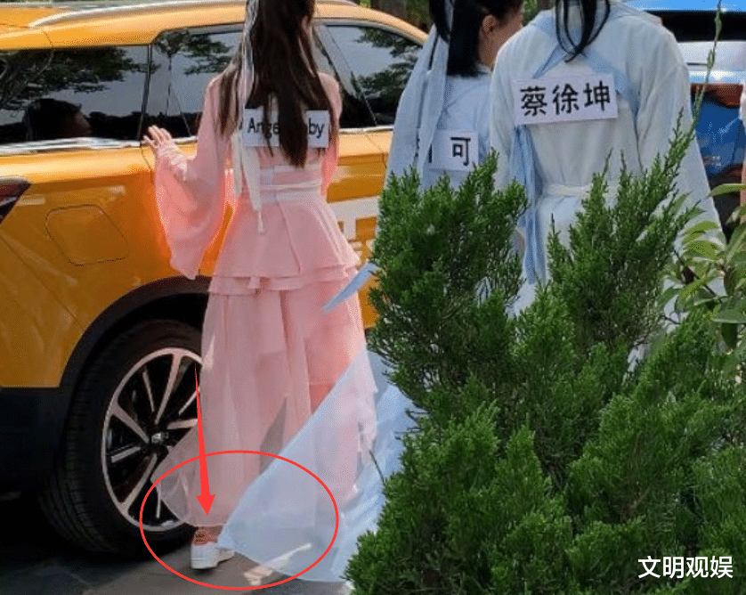 『奔跑吧兄弟』杨颖节目里穿古装，我却关注到她的鞋子，这是对跑男最大的尊重