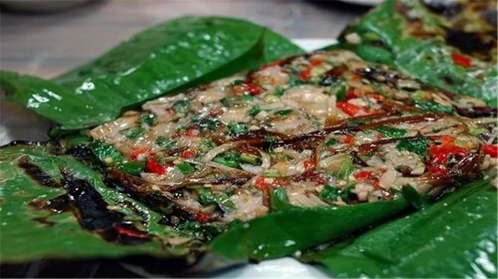 #烤鱼#同是烤鱼，大爷卖15元一条，饭店150元，网友：大爷这要生意赚翻