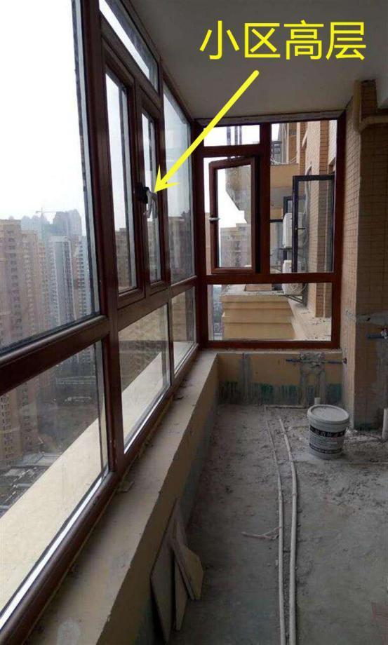 ：现封阳台都选这款，隔音效果是单层玻璃的5倍，我家做了要500/㎡！