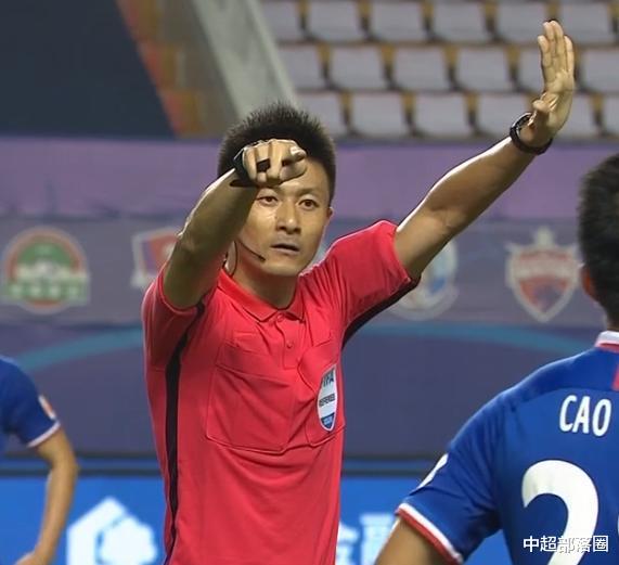 佳兆业|继傅明后，中超又一主裁引争议！直接出红牌，不看VAR就罚下球员