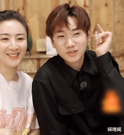 「薇娅」网红和艺人有何区别？薇娅来蘑菇屋，黄磊和何炅的接待已说明一切