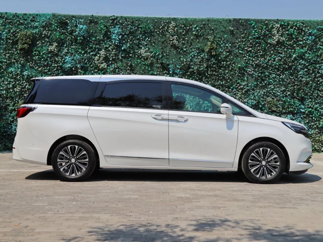 vivo@同级中的霸主！新款GL8 ES陆尊/陆上公务舱上市，换装全新2.0T