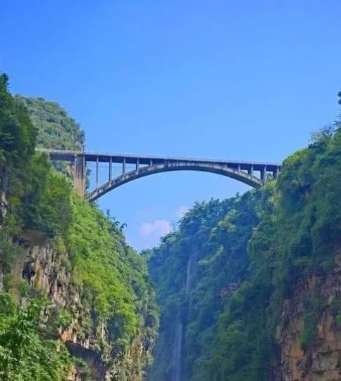 『贵州』中国峡谷奇观中，有一处大裂谷地缝代表