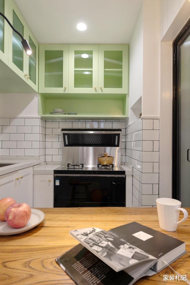 |舍弃电视墙,不买餐桌,学她家这样设计,简约又漂亮!